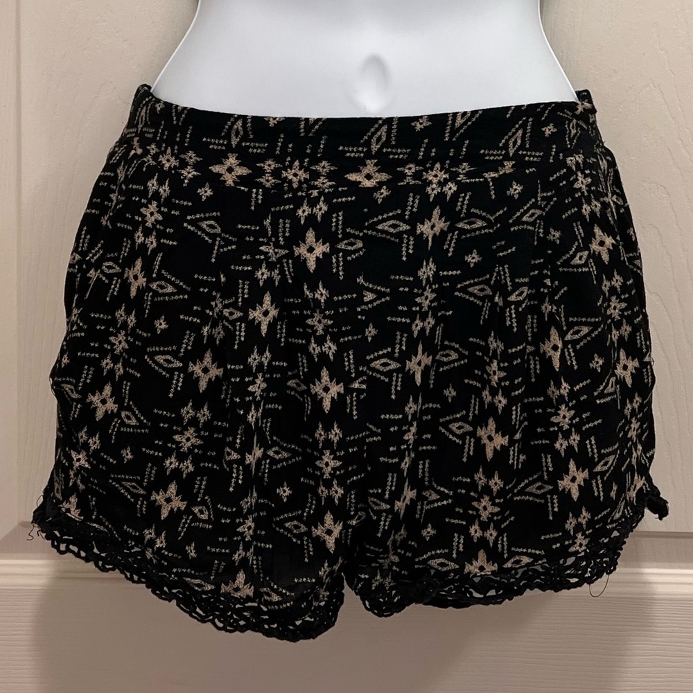 Forever 21 shorts with pockets and lining size small